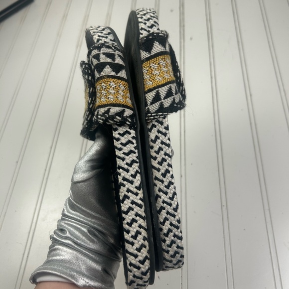 Dolce Vita Tribal Print Slide Sandals Womenโs Size 7.5 - Picture 7 of 8